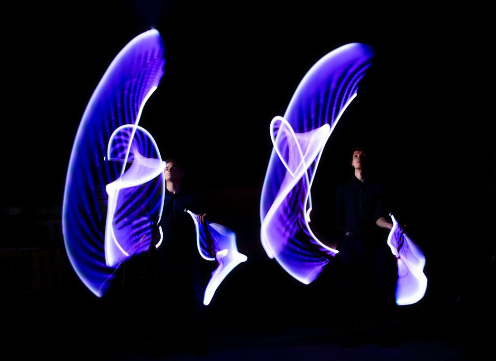 Les Objets Volants: Circus Puzzle - spectacle de cirque avec jonglage, monocycle et roue Cyr