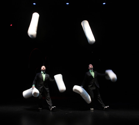 Les Objets Volants: Pouf