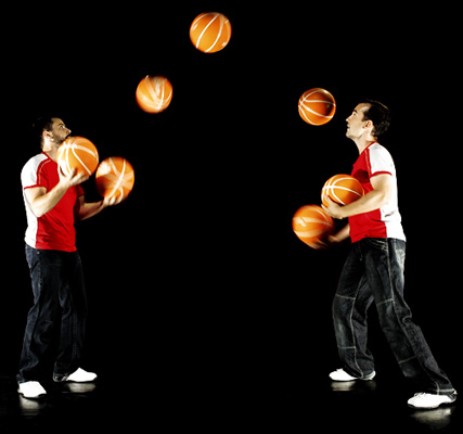 Les Objets Volants: Basketeers - jonglage avec ballons de basket