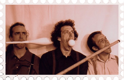 Les Objets Volants: Impers et Passes - spectacle de jonglage burlesque